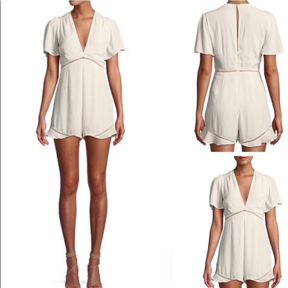💰SOLD💰Astr Short Sleeve Blush Romper w/ Plunging Neckline - Picture 5 of 8